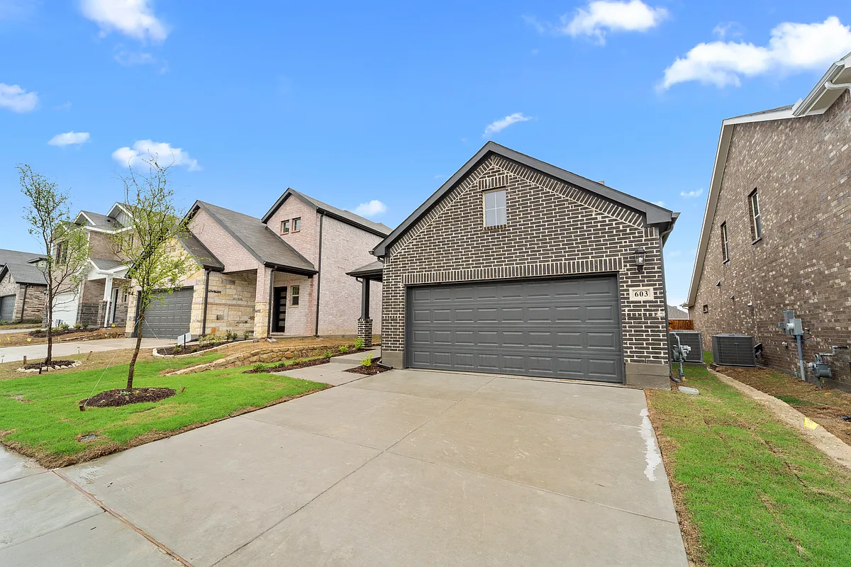 Building Photo - 603 Hemingway Ln