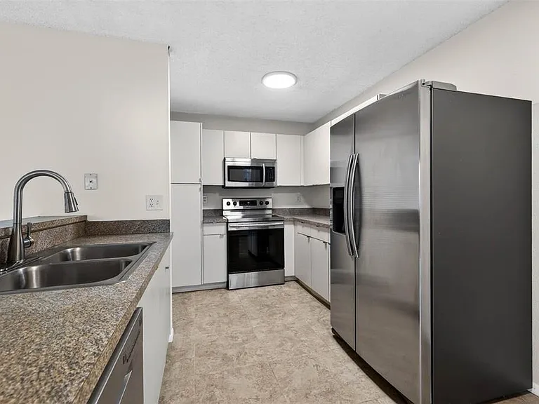 4843 Napoli Ct NE — Photo 8