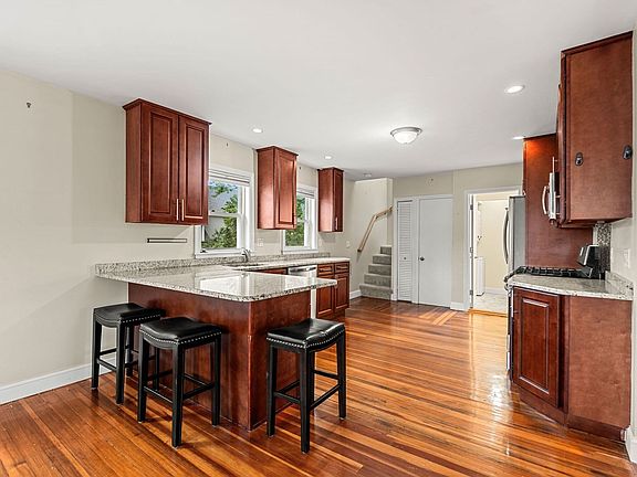 3rd image of 46 School St #2