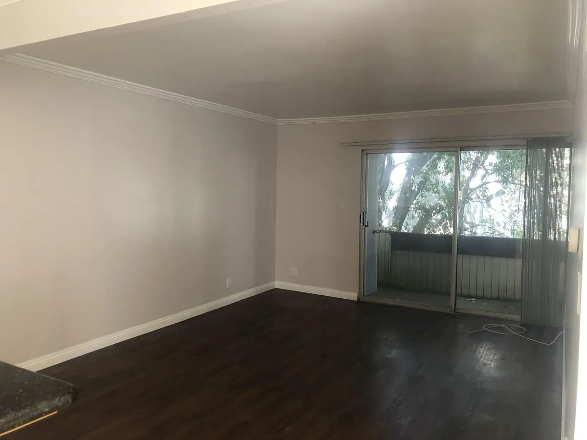 Building Photo - 18620 Hatteras St #286