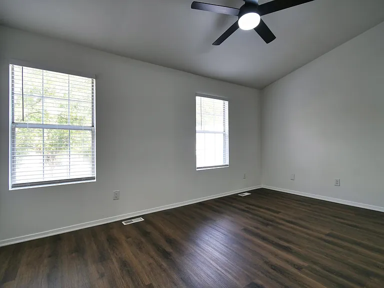 1606 Queen Anne Ct — Photo 21