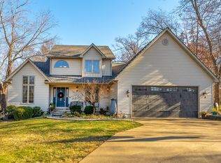 2004 Northwoods Pl, Mount Vernon, IL 62864