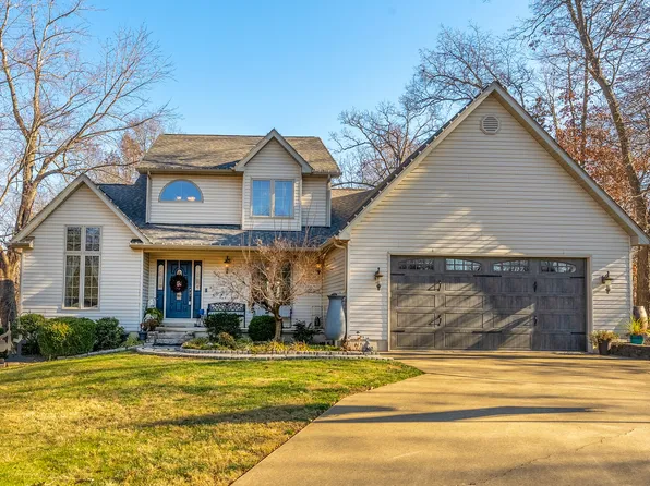 2004 Northwoods Pl, Mount Vernon, IL 62864