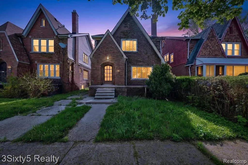 2 bed, 1.0 bath, 1083 sqft, $900 — Photo 1