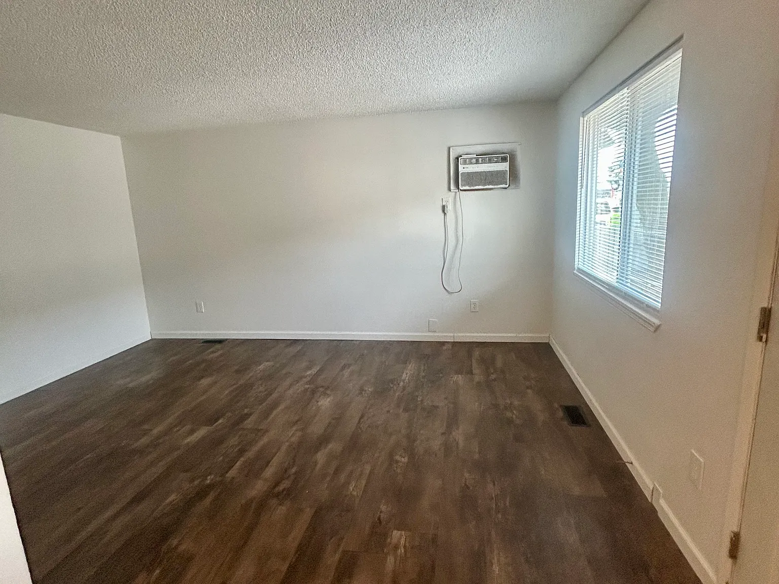2 bed, 750 sqft, $1,200 — Photo 3