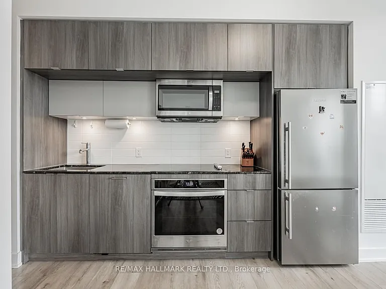 585 Bloor St E #318 — Photo 35