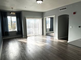 194 W Albion Village Way APT 104, Sandy, UT 84070
