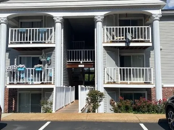1239 Creve Coeur Crossing Ln APT F, Chesterfield, MO 63017