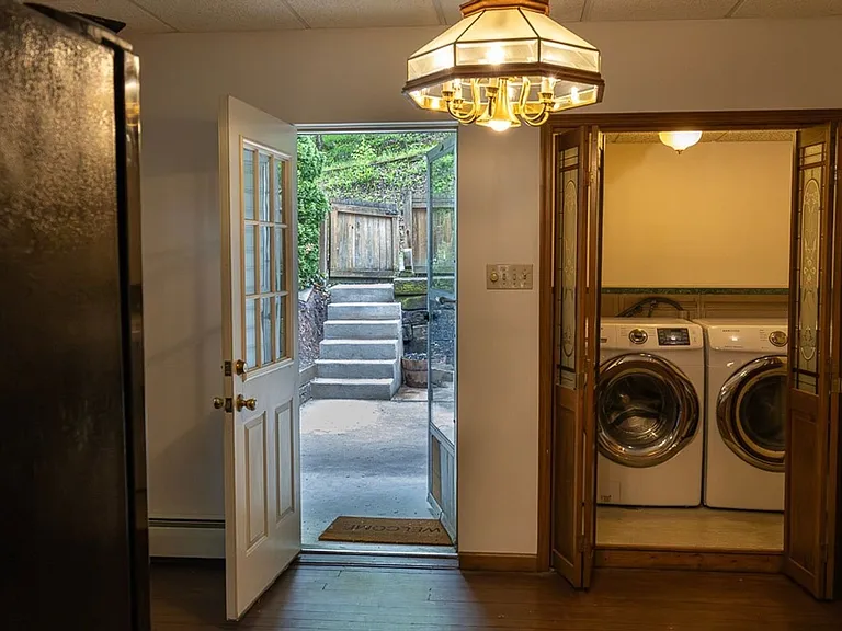 221 Center St — Photo 12