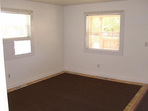2nd image of 2490 Maplehurst Dr