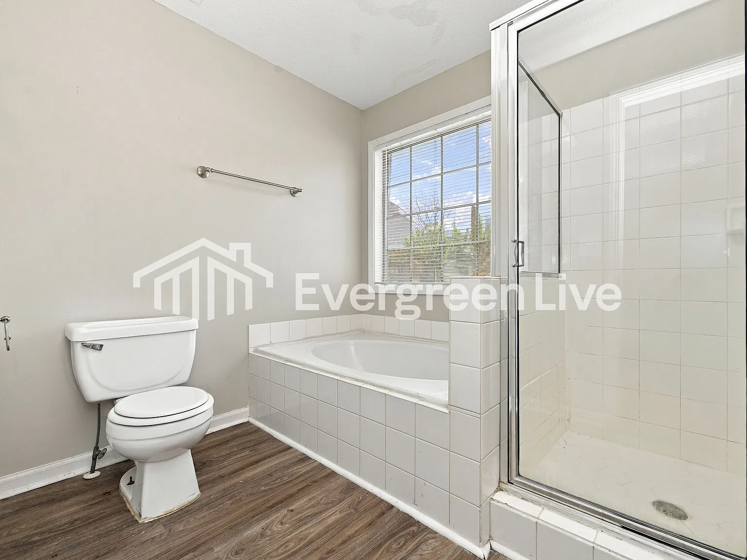 3 bed, 2.5 bath, 1760 sqft, $1,795 — Photo 2