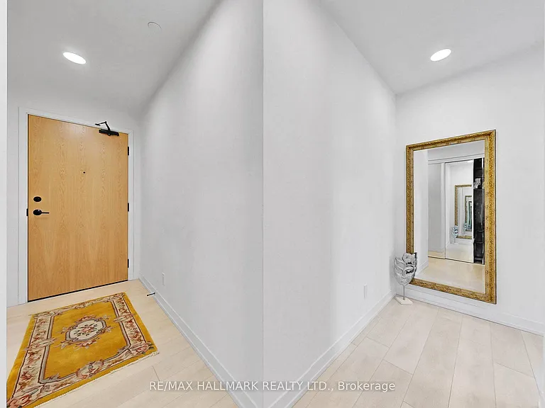 8 Beverley Glen Blvd #1101 — Photo 4