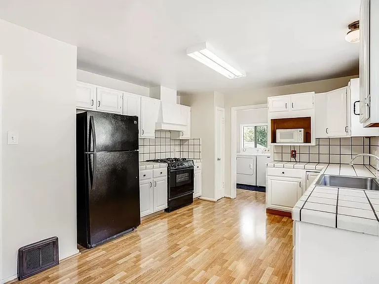 Full kitchen view