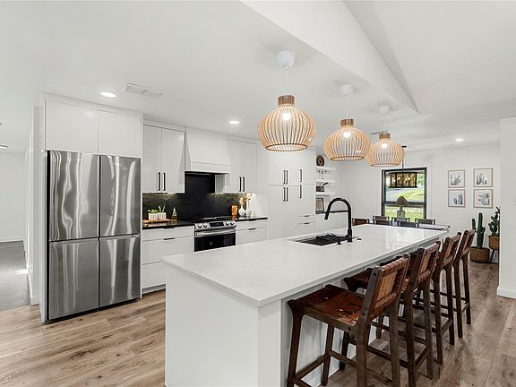 5th image of 407 Canyon Wren Dr