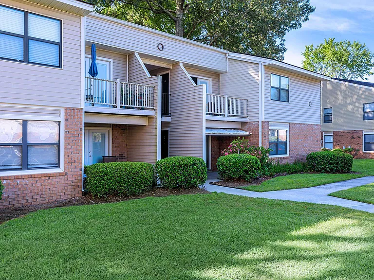 Sawgrass Apartments — Photo 8