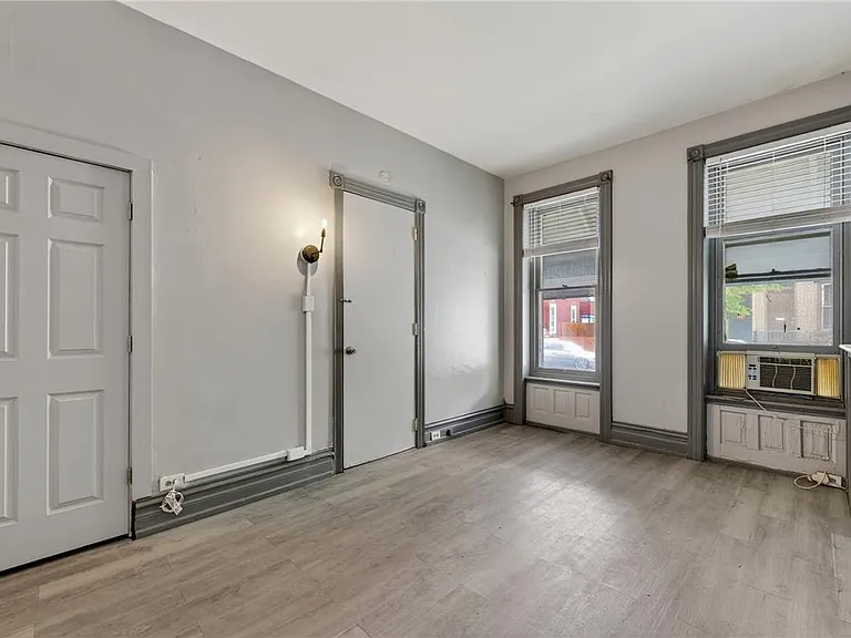 1139 W Linden St — Photo 8
