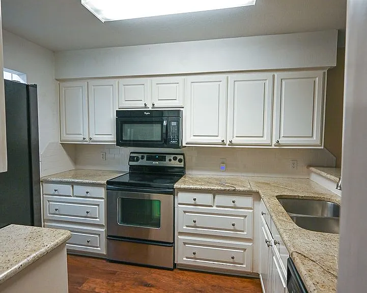 412 Half Moon Way — Photo 5
