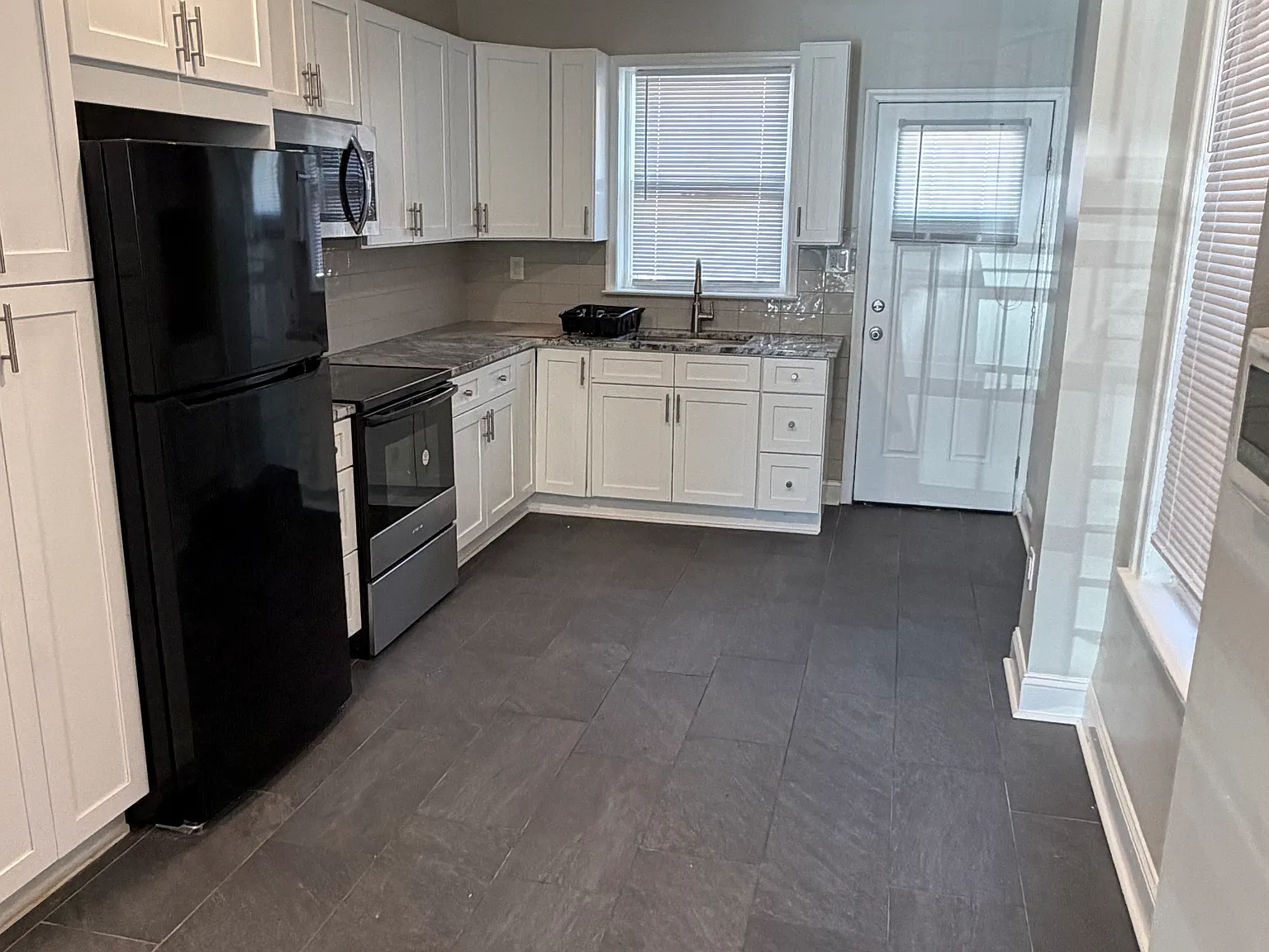 3 bed, 1164 sqft, $2,350 — Photo 4
