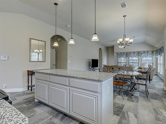 3rd image of 4410 Lupine Ln
