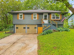 825 SW Pleasant Dr, Lees Summit, MO 64081