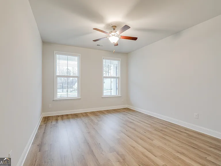 376 Caledonia Ct — Photo 8