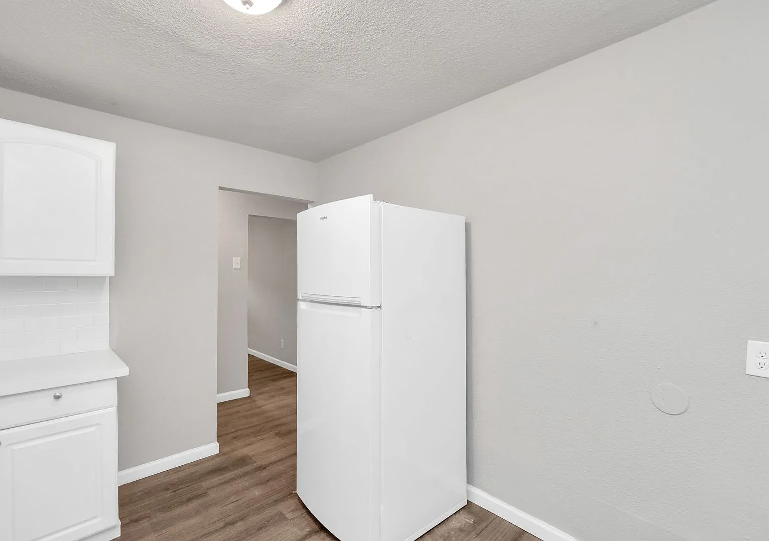Nice 2 Bedroom 1 Bath With 1600 Sf — Photo 1