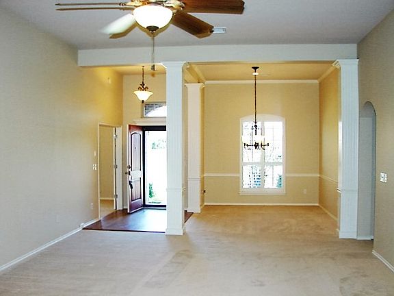 Formal Dining Open to LR