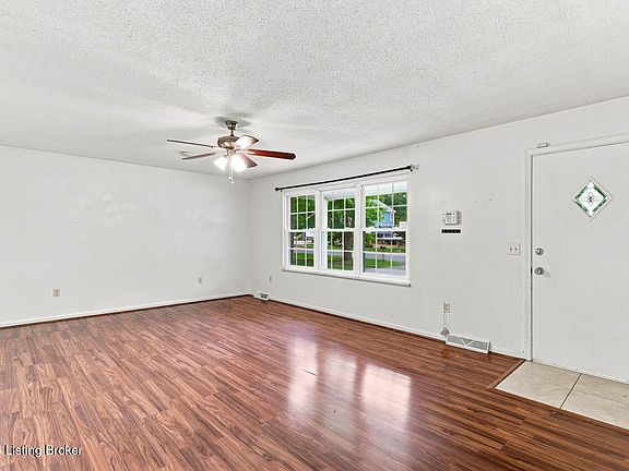5th image of 906 Mary Ct