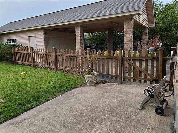 4th image of 285 Riverbend Dr