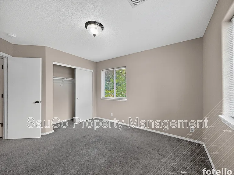 661 NW Connell Ave — Photo 24
