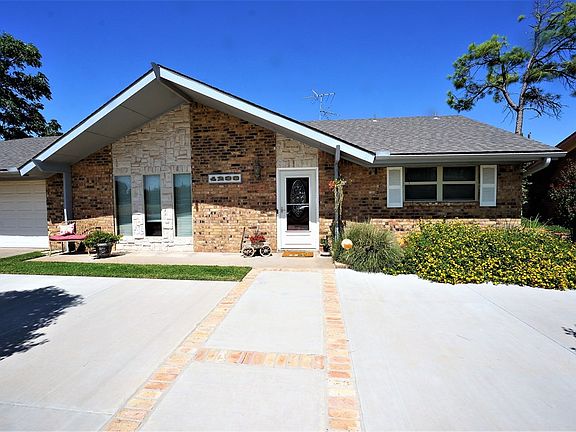 4th image of 4233 Bay Oaks Dr