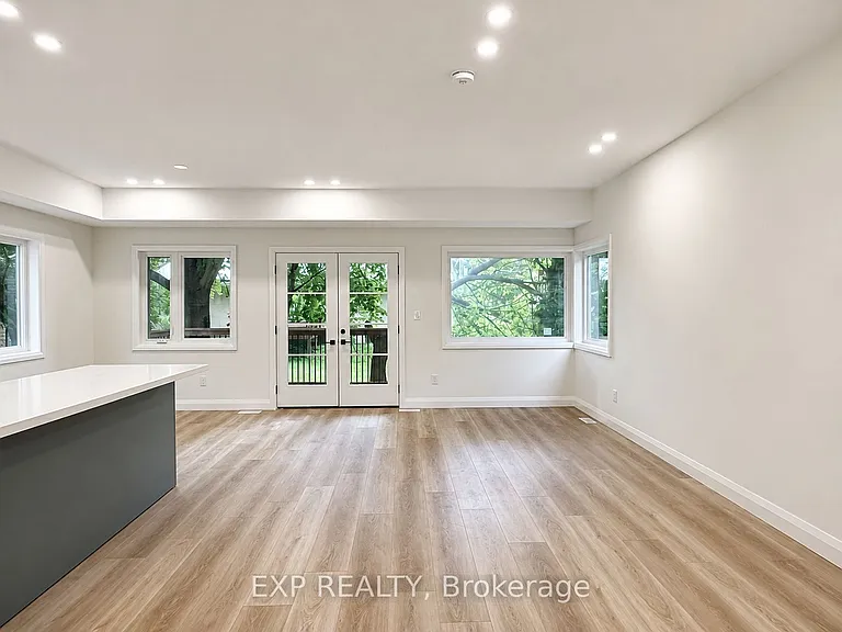 13 Chester St #UPPER — Photo 5