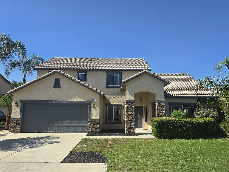 1114 Oak Ave — Photo 1