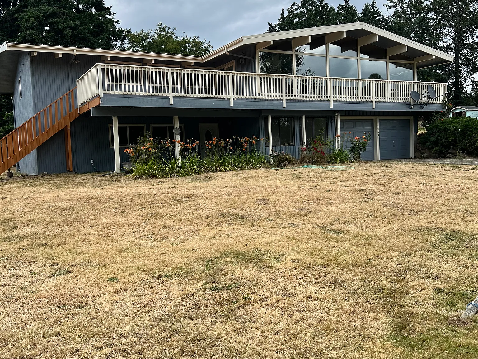 6 bed, 2860 sqft, $4,600 — Photo 1