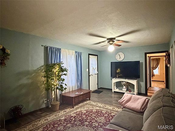 4th image of 28 Greenwood Dr