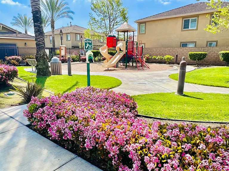 2758 Lavender St — Photo 38