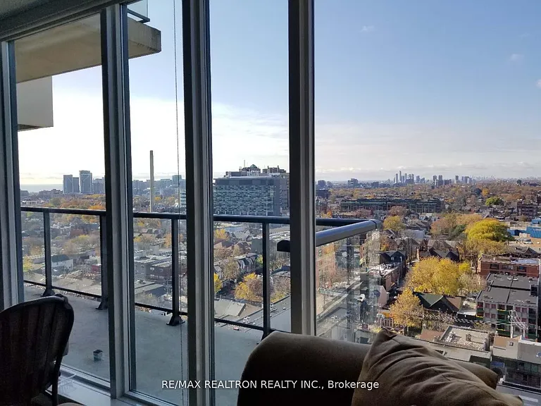 297 College St #1707 — Photo 2