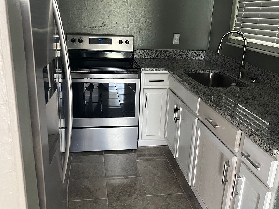 1st image of 23104 Sandalwood Dr