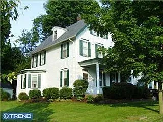 1065 Kings Ave photo 1