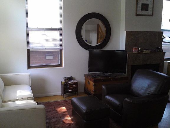 2nd image of 1457 N Leavitt St #3