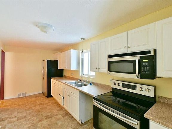 5th image of 178 Woodland Ave #1