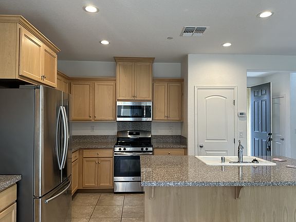 3rd image of 137 Wisteria Cir