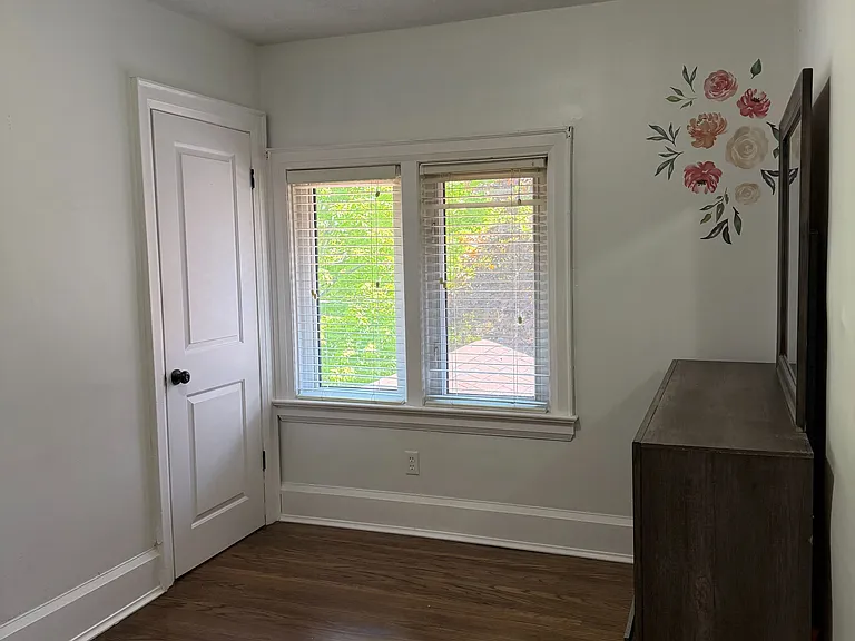 94 Roxborough Ave — Photo 30