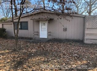 2516 SW Burnett Rd, Topeka, KS 66614