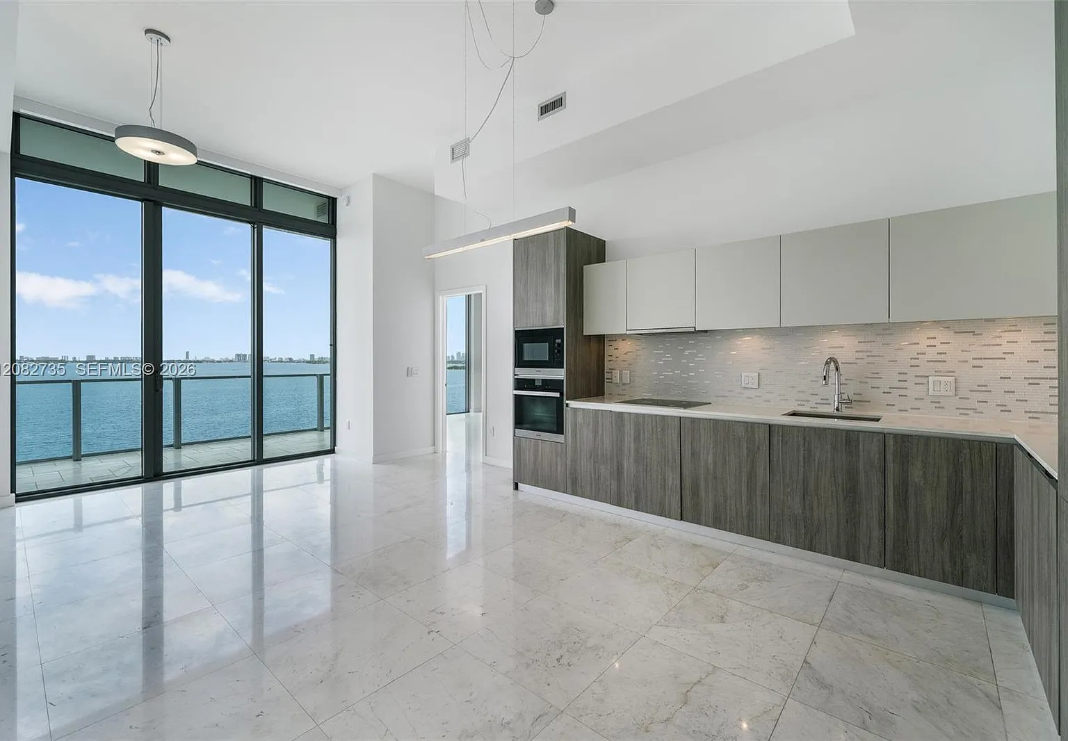 Biscayne Beach Condo Podiu — Photo 4