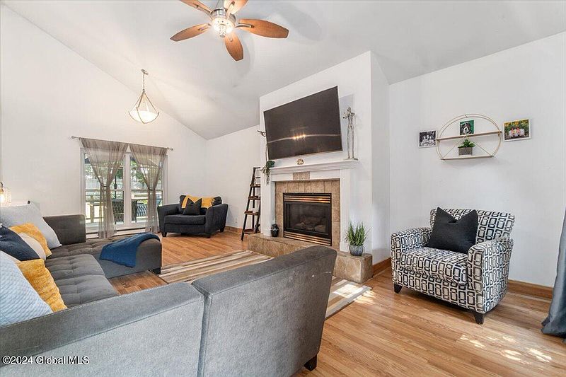 5th image of 162 Arrow Wood Place