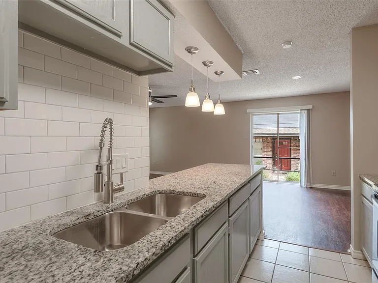 1228 Avenue O #H — Photo 12
