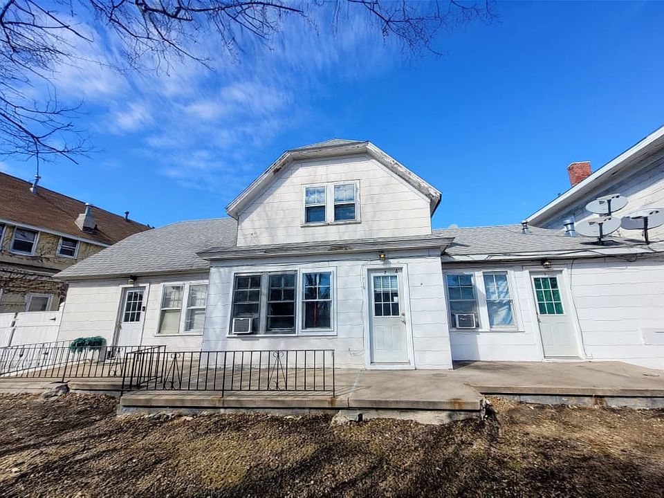 1st image of 713 W 1st St #6