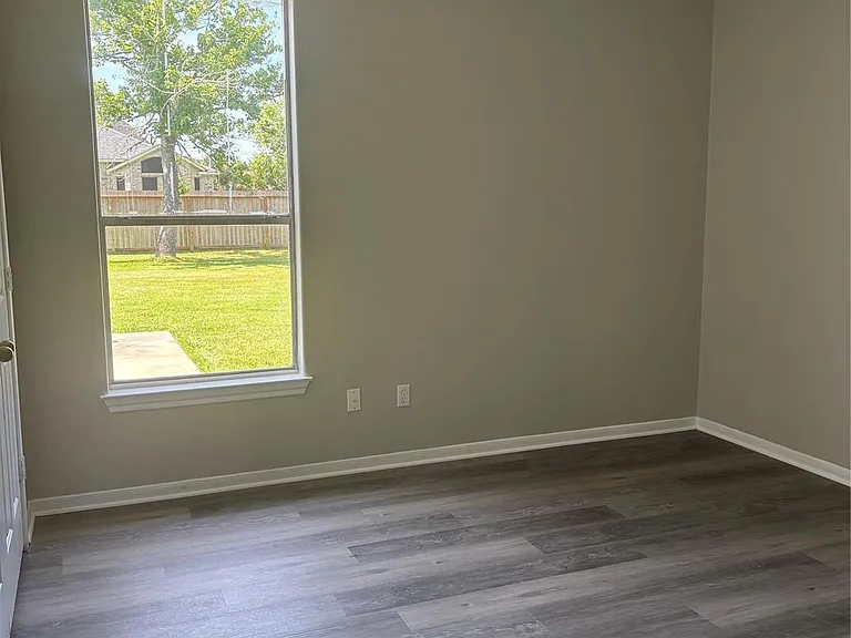211 Oaks Grande Rd — Photo 9