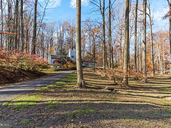 2nd image of 822 Starvegut Ln